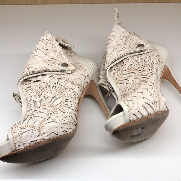 ๐HP๐Alexander McQueen Ankle boots โPIECE OF ARTโ THEY BELONG IN A MUSEUM!! - Picture 11 of 11